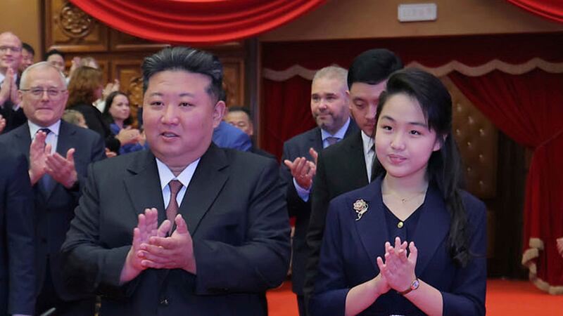 Kim Jong alista a su hija adolescente como heredera del poder, revela agencia de espionaje