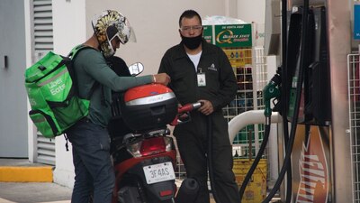 Hacienda publicó esta mañana el estímulo fiscal que se aplica al Impuesto Especial sobre Producción y Servicios (IEPS) sobre las gasolinas.