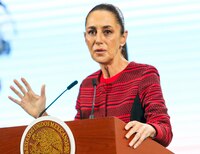 Defiende Sheinbaum a migrantes; atribuye a “provocación” protestas violentas en EU