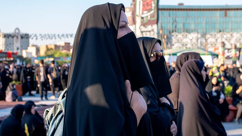 Mujer iraní recibe 74 latigazos por mostrar su cabello en público