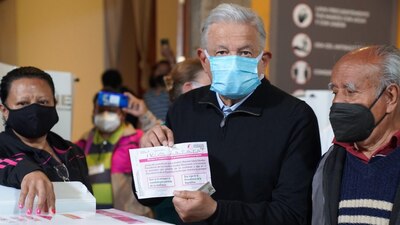 Aseguró que en la boleta de revocación escribiría "¡Viva Zapata!" pues dijo que no iba a votar por él mismo.