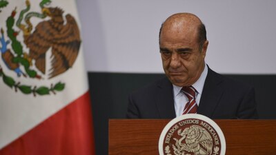 Además, la Fiscalía también pide un pago de 20 mil días de multa, que equivalen a un millón 792 mil 400 pesos