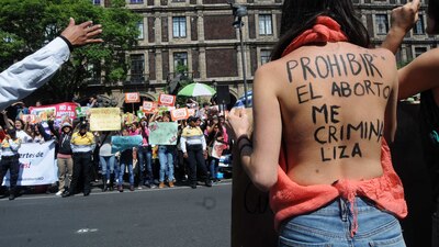 La división entre quienes están a favor y en contra ha ocasionado enfrentamientos en marchas