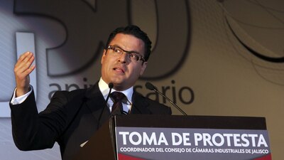 El exgobernador se reunió con un grupo de empresarios y amigos, tres horas más después, se separó del grupo y fue atacado.