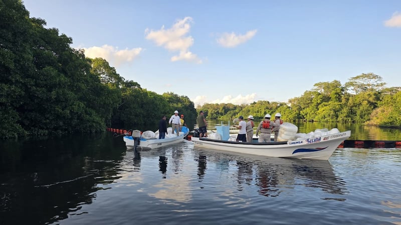 Recolectan 240 kilos de residuos de hidrocarburo en Dos Bocas, Paraíso