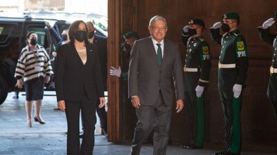 AMLO le cambió el cargo y el nombre a la vicepresidenta de Estados Unidos