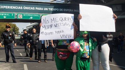 Familiares de niños con cáncer protestaron por la falta de medicaentos