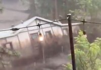 VIDEO: Casa es arrastrada por la creciente repentina del Río Ruidoso, Nuevo México