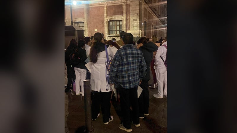 Personal del Insabi exige a AMLO cumplir con su promesa de basificación