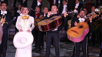 Celebra de esta manera el Día de las Madres y en redes critican los costos