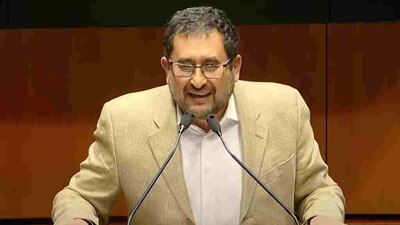 "Compórtense bien, no metan las manos en el proceso electoral", dijo el senador a los gobernadores