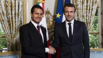 Los presidentes Peña y Macron en la residencia oficial francesa