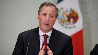 El secretario de Hacienda explicó que el alza de precios en la gasolina no es culpa de la reforma energética