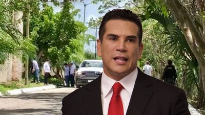 El priista dijo que sigue siendo perseguido por Layda Sansores