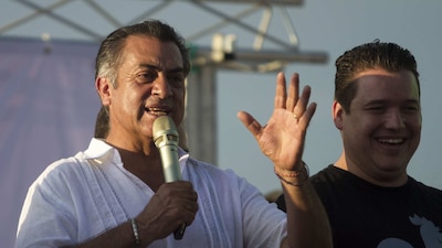 Prometió este jueves incrementar el número de empleos y escuelas en la comunidad maya.