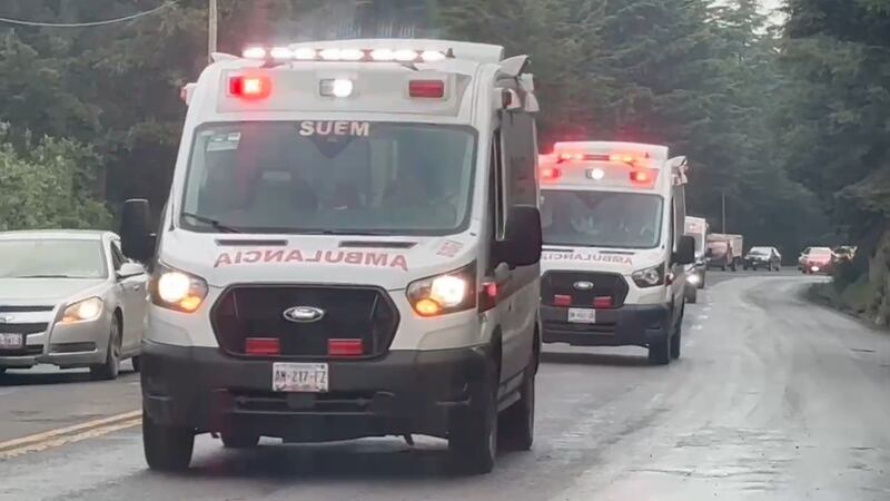 Vuelca camioneta en Edomex con 11 turistas; entre ellas menores