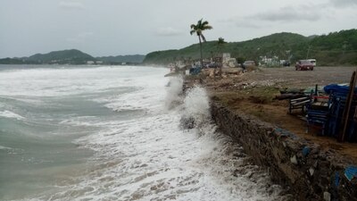 El fenómeno ha producido fuerte oleaje en las costas de Colima y Jalisco