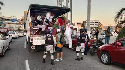Ante la falta de transporte por la inseguridad, la GN traslada a los ciudadanos