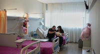 Mujer da a luz a una bebé con un embrión congelado hace 22 años en Grecia