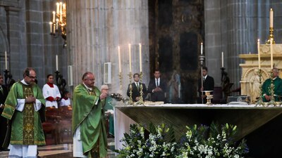 La iglesia católica optó por no repartir la Cartilla Moral de AMLO
