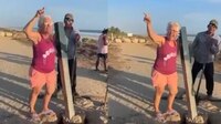 VIDEO: Extranjera agrede a pobladores de Oaxaca... insiste en bloquear acceso a una playa