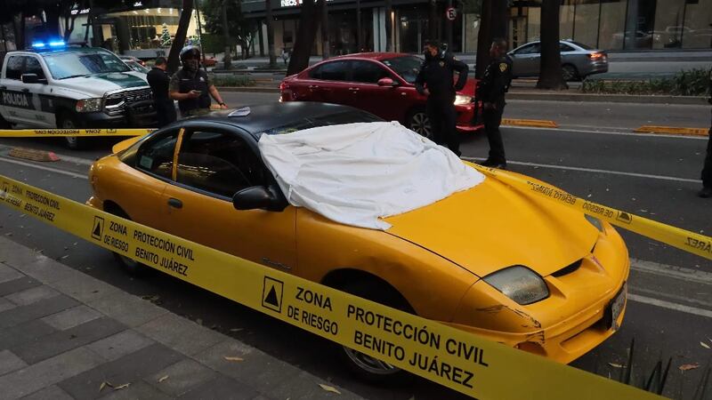 Hombre se dispara tras chocar contra otro vehículo en Insurgentes Sur