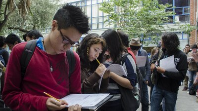 La mayoría de los jóvenes de prepa y universidad consideran que deben estudiar para ser exitosos