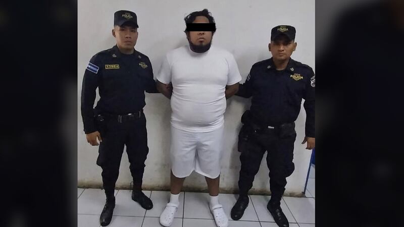 Detienen a hombre por golpear brutalmente a su hijo de 11 años con el cinturón