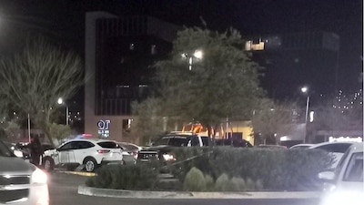 Los clientes fueron resguardados al interior de la tienda,