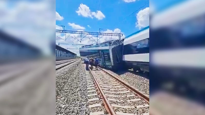 Reportan descarrilamiento de convoy del Tren Maya en la estación  Izamal