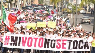 En plazas públicas y avenidas los ciudadanos salieron para defender al INE