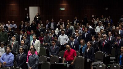 Entre las iniciativas se figura anular las evaluaciones y reinstalar a los maestros suspendidos