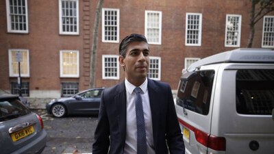 Se convierte en el primer primer ministro hindú del Reino Unido y el más joven del país en más de 200 años.