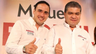 Manolo Jiménez Salinas (izq) es candidato a la alcaldía de Saltillo