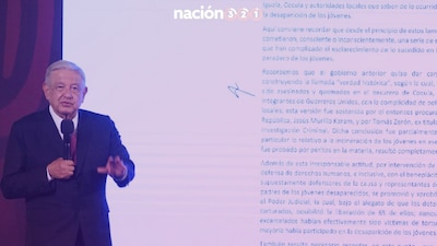 Les prometió hasta el último momento de su gobierno seguirán buscando a los jóvenes