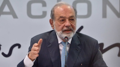 El ingeniero encabezó una conferencia de prensa de su fundación
