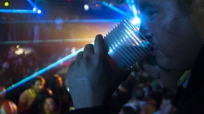 La tercera ola está afectando más a los jóvenes