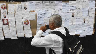 Hay de todo, además de cartas, al Presidente le han dejado dibujos, pinturas y hasta poemas.