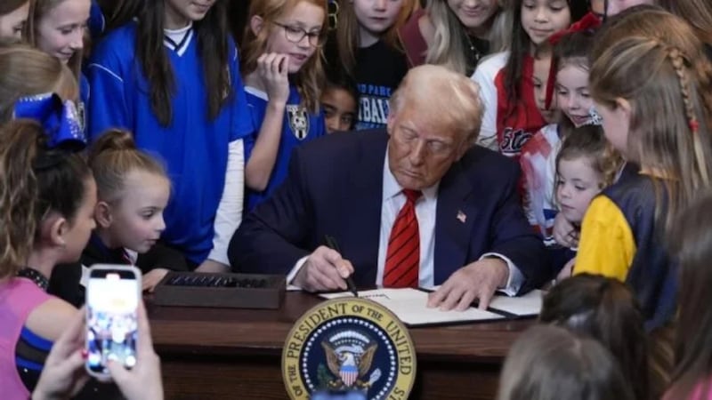 Trump da ‘ultimátum’ a escuelas de EU para eliminar programas de diversidad