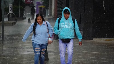No se te olvide salir con paraguas e impermeable, porque hay pronóstico de lluvias