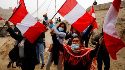 El candidato de izquierda Pedro Castillo se convirtió este jueves en el virtual presidente electo de Perú