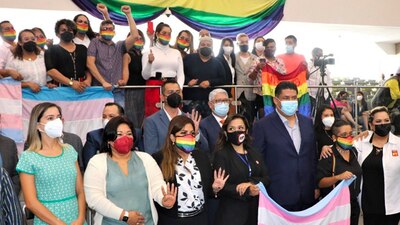 Las reformas fueron aprobadas con 16 votos a favor, una abstención y cero votos en contra