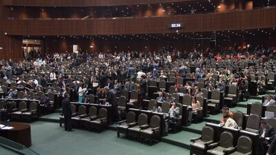 Los diputados mexicanos recibieron en diciembre un bono de 150 mil pesos