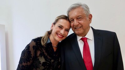 Su decisión de cantar fue "en buena parte" porque así se lo sugirió AMLO