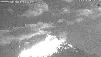 Imagen de una explosión este domingo cerca de la media noche