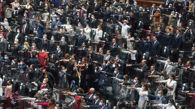 Los diputados federales que conformarán la nueva Legislatura de la Cámara baja, ayer, al rendir su protesta legal
