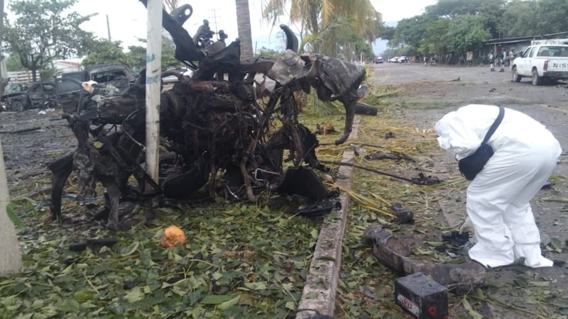 Aumenta a 6 el numero de muertos tras la explosión de un vehículo en Coahuayana, Michoacán