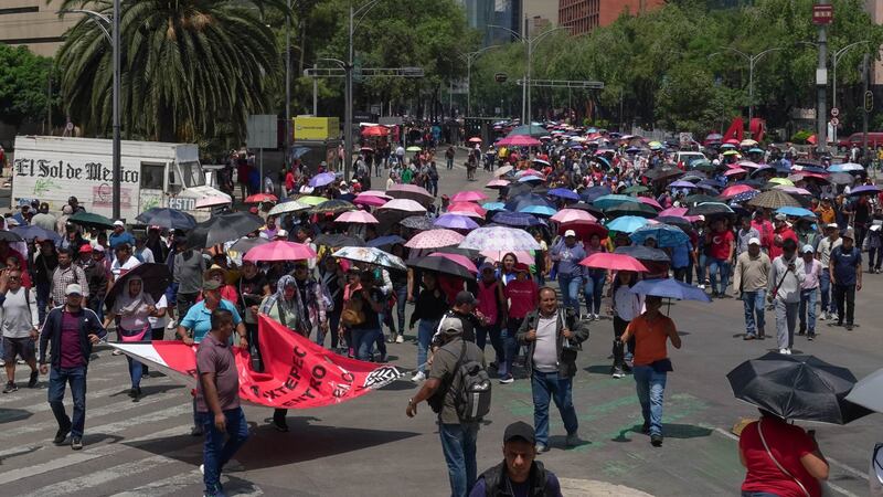 CNTE pone fin al paro nacional y al plantón en el Zócalo de la CDMX