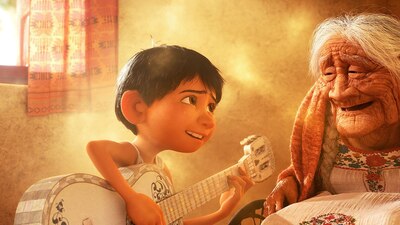 El canto de Miguel a su abuelita 'Coco' le ha dado $$$ a un pueblo en México