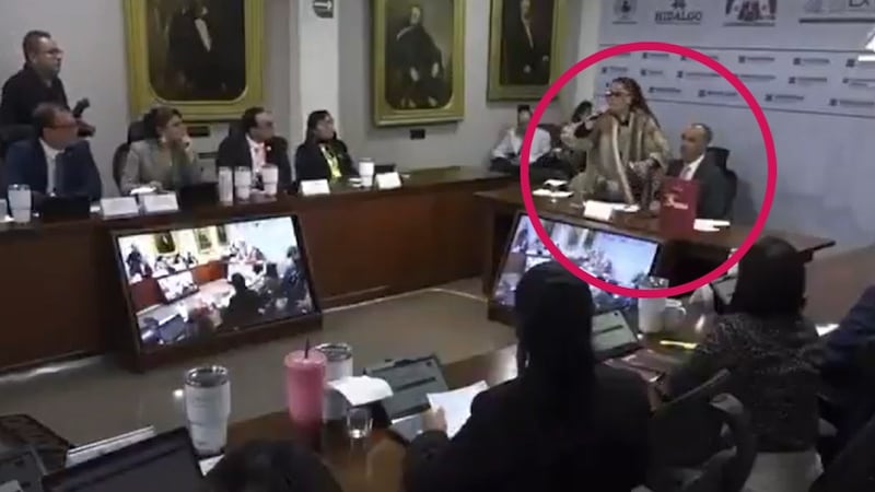Madre increpa a procurador de Hidalgo en plena comparecencia; le reclama falta de justicia